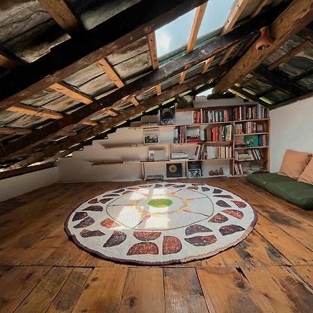 The Attic Library Bīr Exterior foto